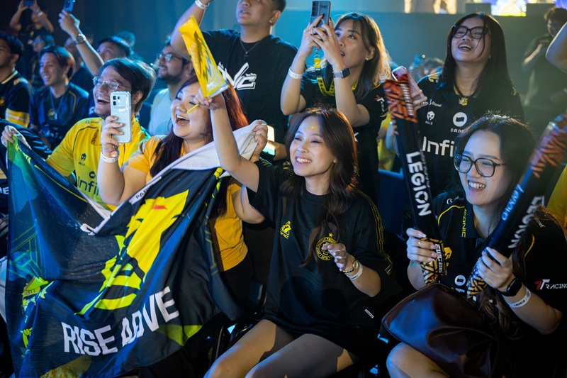 Fans ONIC yang hadir langsung di EWC 2026