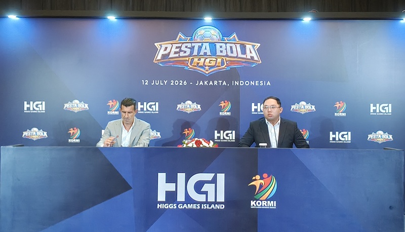 Luis Figo bersama dengan Ray, Perwakilan HGI