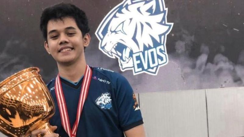 Oura Nilai Antara RRQ & EVOS, Regenerasi Si Macan 