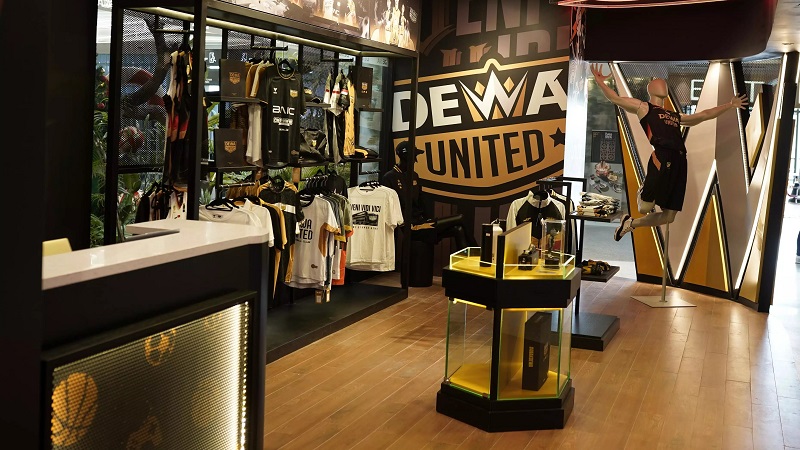 Lebih Dekat dengan Penggemar, Dewa United Store Hadir di Carstensz Mall