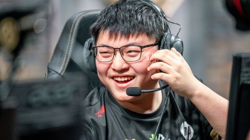 Uzi Berpisah dengan RNG, Pupuskan Harapan untuk Comeback?