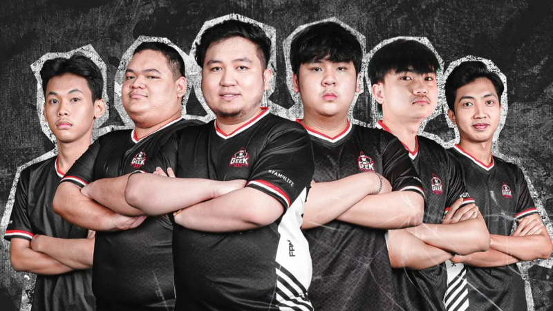 GEEK Fam Sebabkan RRQ Sena Too Soon di MPLI 2022!