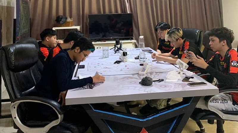 Pakai Tank Jungler! Aura High Sebut ONIC Kalah Bukan Karena Terkejut