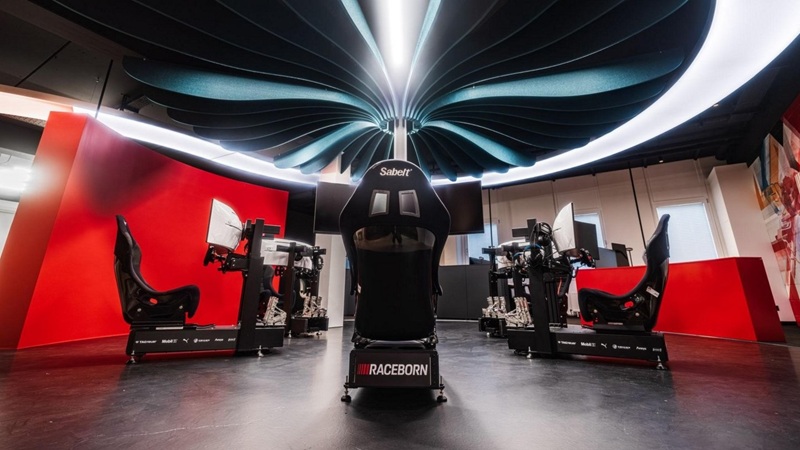 Porsche Buka Fasilitas Sim Racing Esports Mewah untuk Tim Coanda