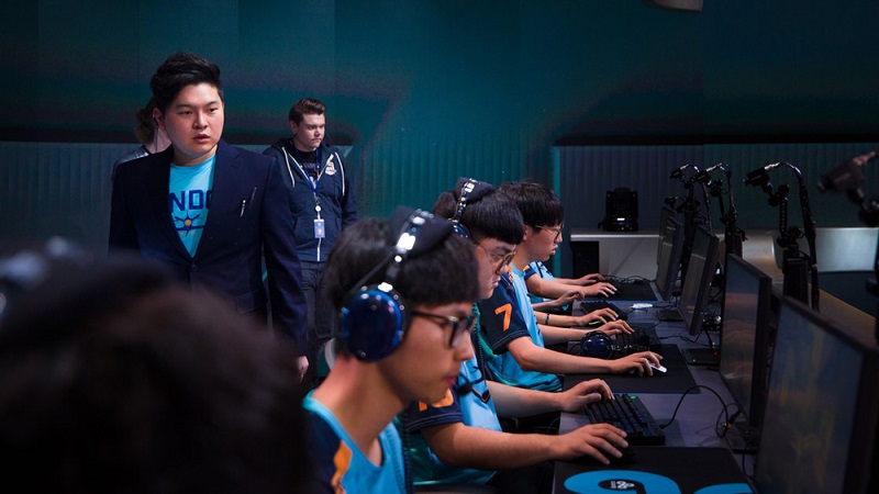Bukan Cuma Pro Player, Ini 7 Pekerjaan Seru di Industri Esports!