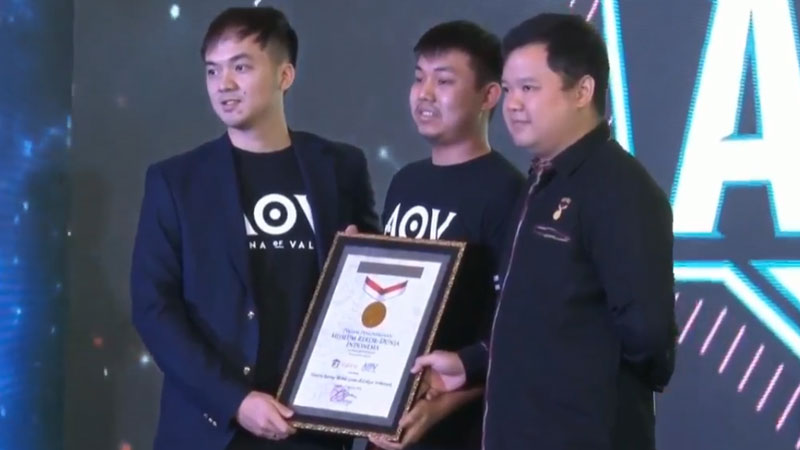 Cetak Rekor Dunia, AOV Indonesia Terima Piagam MURI