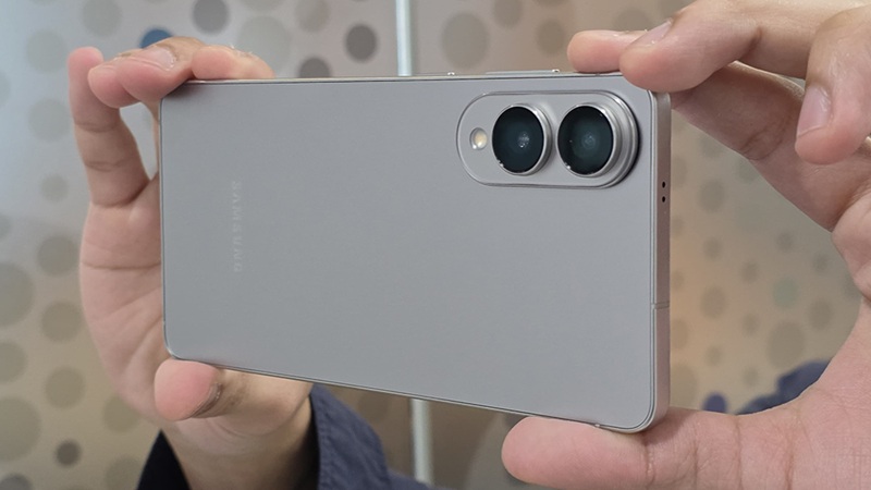 Samsung Galaxy S25 Edge: Smartphone Super Tipis dengan Kamera 200MP
