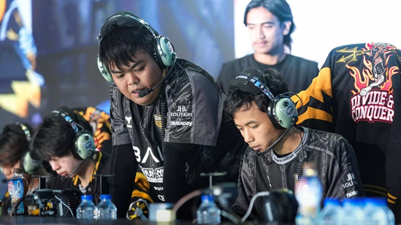 MPL ID S16: Dewa United Esports Makin Solid, Coach Right Tunjukkan Strategi Fleksibel