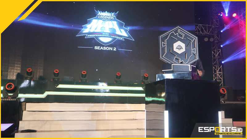 Ribuan Arek Surabaya Serbu Playoff MPL Season 2