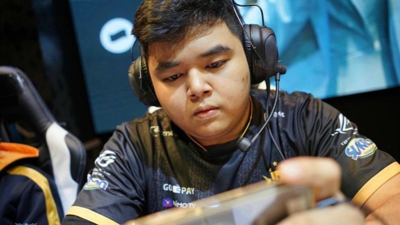 Bikin Iri! R7 Pamer Prestasi Hero Supreme Mobile Legends