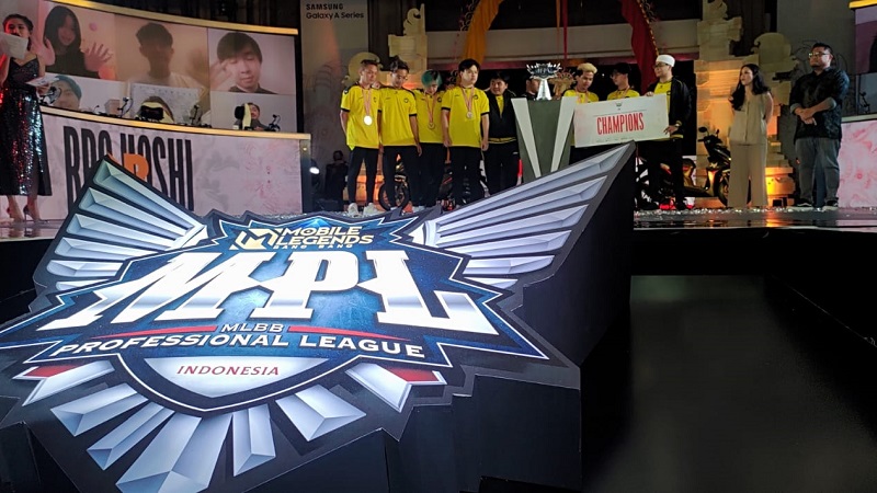 ONIC Kalahkan EVOS & RRQ Demi Gelar Juara MPL Season 8