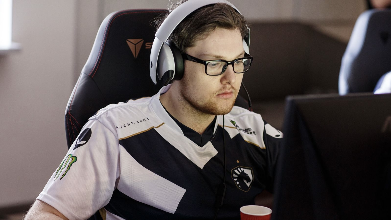 Qojqva Jelaskan Pengalamanya Bermain Dota 2 di Akhir Pekan