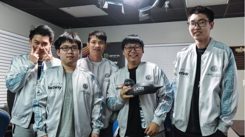 Invictus Gaming Berhasil Menjadi Juara DOTA Summit 11