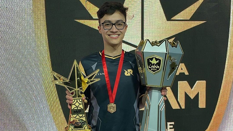 RRQ Akira Angkat Trofi Liga Latam S2!