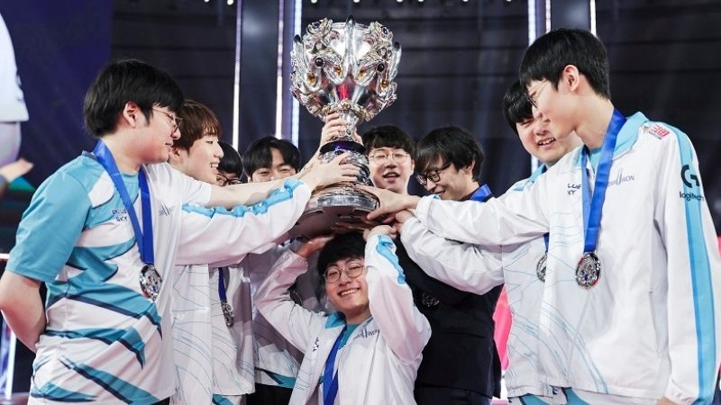 Final Sengit LOL Worlds 2020 Bawa Damwon Jadi Juara Dunia!