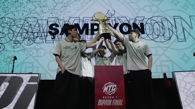 Aurora Gaming Cetak Sejarah Tiga Gelar Beruntun di MTC Season 7