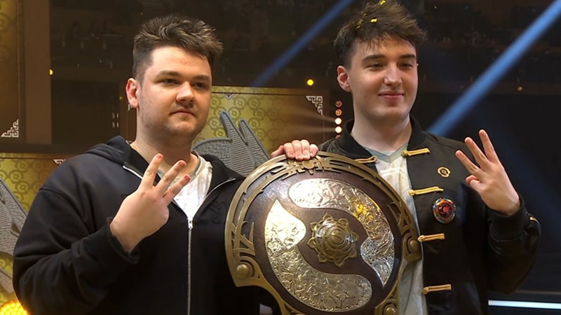 Yatoro dan Collapse Cetak Sejarah: Jadi Pemain Pertama dengan Tiga Aegis of Champions
